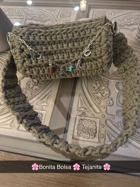Bonita Bolso Handmade Olive Green Crochet Crossbody with Charm Chain by Yvonne